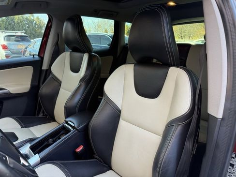 Used 2017 Volvo XC60 T5 Dynamic w/ Preferred Option Package image 12