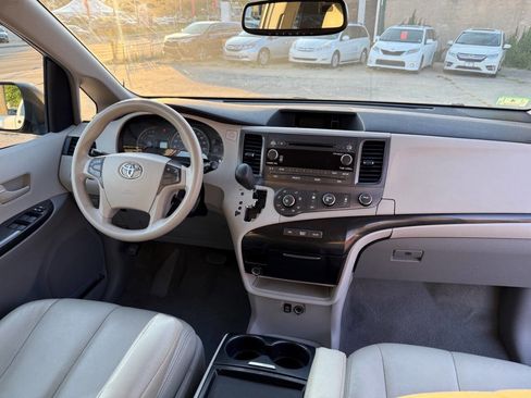 Used 2011 Toyota Sienna LE image 6