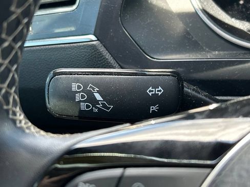 Used 2021 Volkswagen Tiguan SE FWD image 28