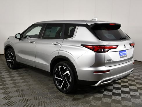 Used 2022 Mitsubishi Outlander SE image 8