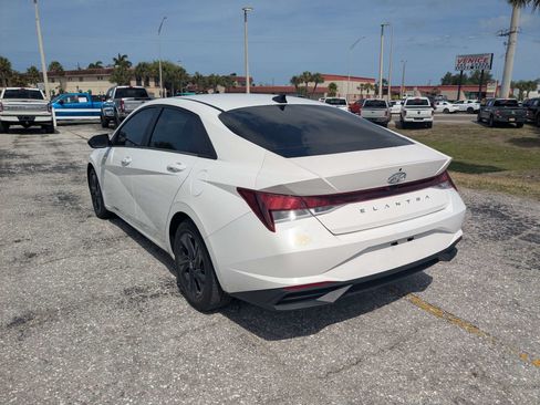 Used 2023 Hyundai Elantra SEL w/ Preferred Accessory Package FWD image 7