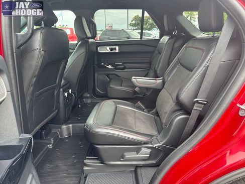 Used 2023 Ford Explorer ST-Line AWD/4WD image 31