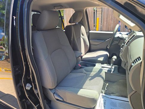 Used 2016 Nissan Frontier SV w/ SV Value Truck Package AWD/4WD image 12