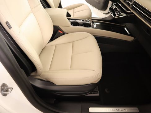 New 2026 Lincoln Corsair Premiere image 13