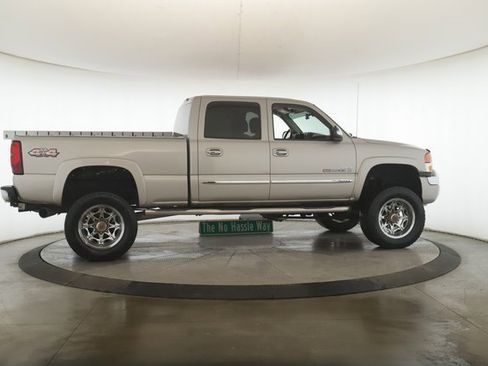Used 2006 GMC Sierra 2500 SLT w/ Heavy-Duty Power Package image 6