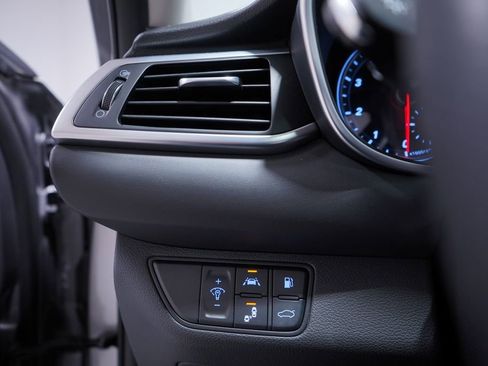 Used 2021 Genesis G70 3.3T image 19