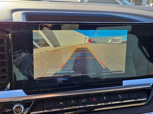 Used 2022 GMC Sierra 1500 SLT w/ SLT Convenience Package image 18