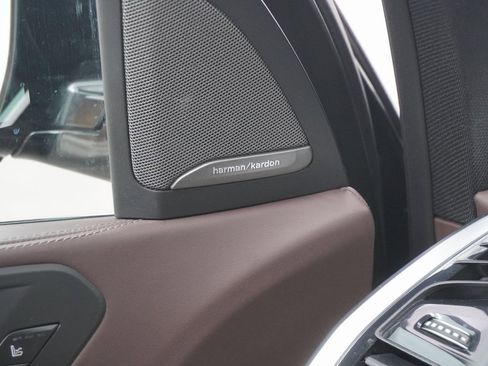 Used 2019 BMW X5 xDrive50i w/ M Sport Package image 12