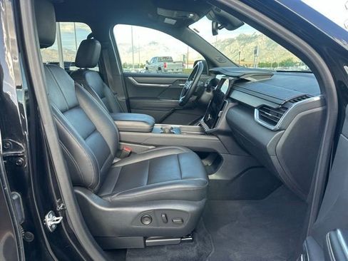 Certified 2024 GMC Acadia Elevation AWD/4WD image 17