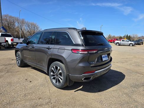 Used 2022 Jeep Grand Cherokee Overland w/ Luxury Tech Group IV image 12