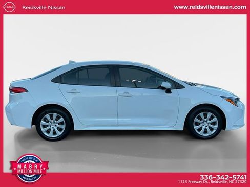 Used 2021 Toyota Corolla LE image 7