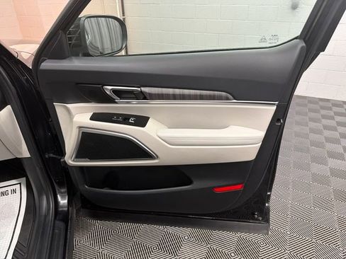 Certified 2024 Kia Telluride EX w/ EX Captain's Chair Package AWD/4WD image 20