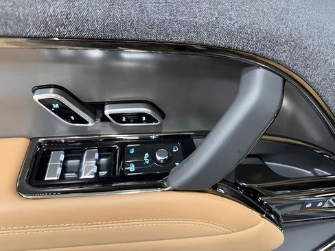 Certified 2025 Land Rover Range Rover Sport SE image 17