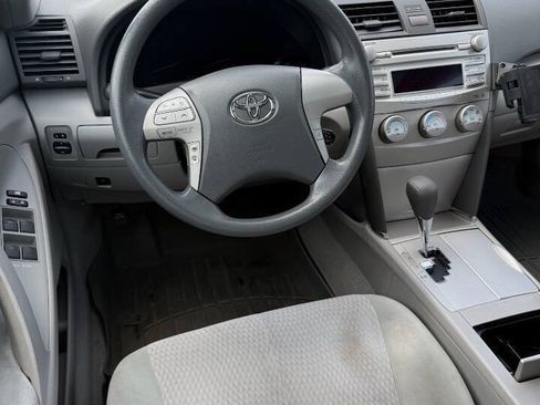 Used 2010 Toyota Camry LE FWD image 9