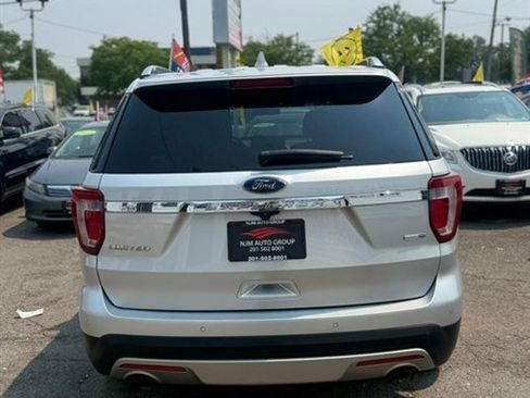 Used 2017 Ford Explorer Limited w/ Equipment Group 301A AWD/4WD image 9