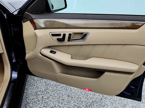 Used 2010 Mercedes-Benz E 350 4MATIC Sedan image 25