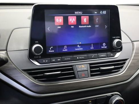 Used 2025 Nissan Altima 2.5 SV FWD image 19