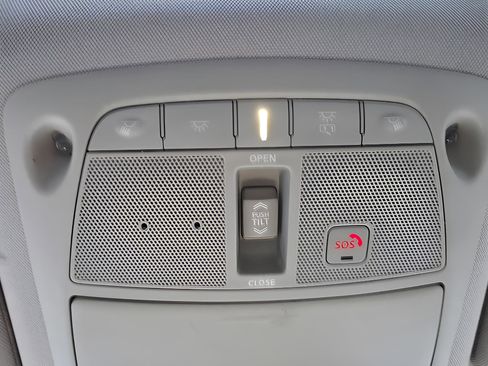 Used 2018 Nissan Rogue SL w/ Premium Package image 38