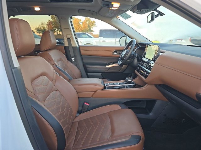 Certified 2025 Nissan Pathfinder Platinum w/ Cargo Package FWD image 5