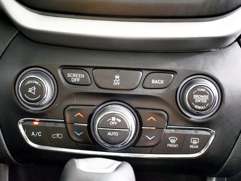 Used 2017 Jeep Cherokee Trailhawk w/ Comfort/Convenience Group image 44