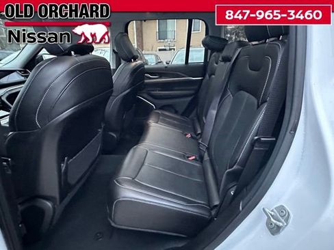 Used 2022 Jeep Grand Cherokee Limited 4xe w/ Luxury Tech Group II AWD/4WD image 15