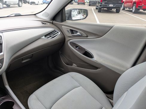 Used 2018 Chevrolet Malibu LS image 16