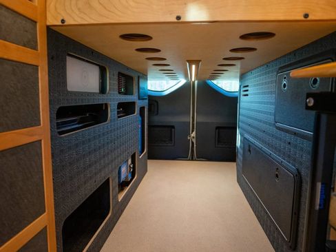 Used 2024 Mercedes-Benz Sprinter 2500 image 25