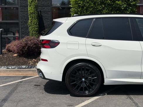 Used 2024 BMW X5 xDrive40i w/ M Sport Package AWD/4WD image 18