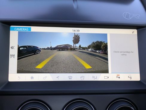 Used 2022 Jaguar F-TYPE R image 32