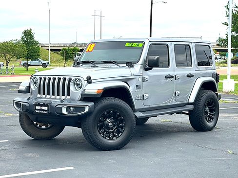 Used 2018 Jeep Wrangler Unlimited Sahara AWD/4WD image 2