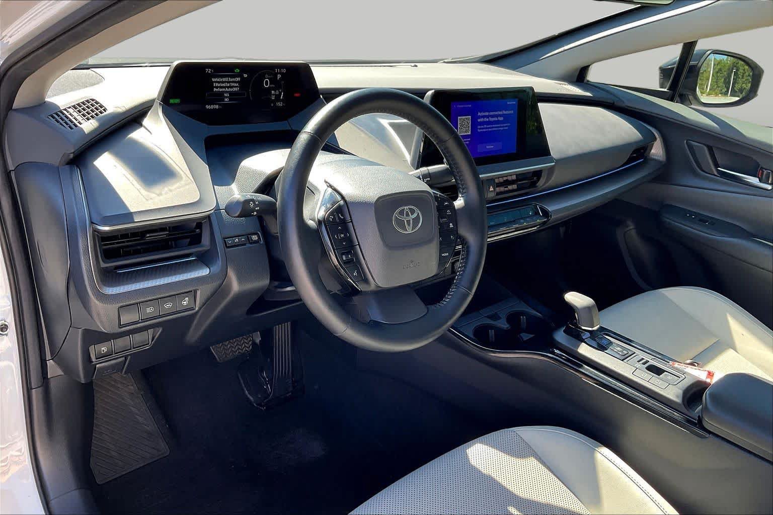 Used 2025 Toyota Prius XLE FWD image 17
