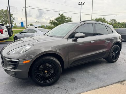 Used 2018 Porsche Macan AWD/4WD image 2