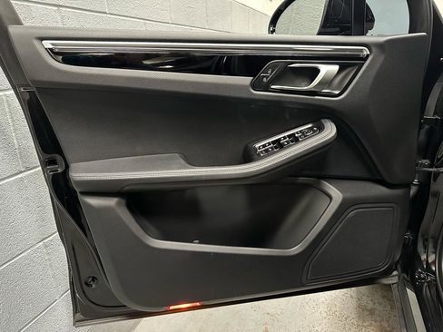 Used 2023 Porsche Macan image 15