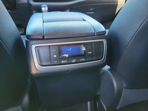Used 2018 Toyota Highlander Limited image 15