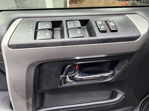 Used 2019 Toyota 4Runner SR5 AWD/4WD image 14
