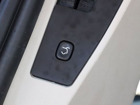 Used 2017 Dodge Grand Caravan SXT FWD image 9