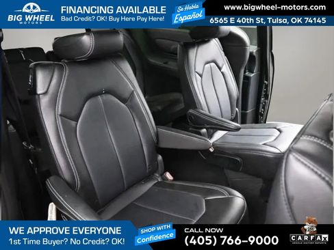 Used 2024 Chrysler Pacifica Touring-L FWD image 4