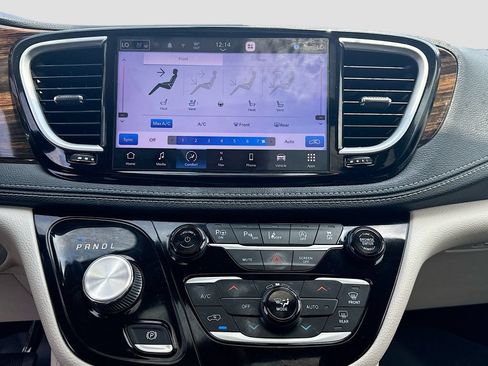 Used 2022 Chrysler Pacifica Limited w/ Uconnect Theater Family Group AWD/4WD image 16