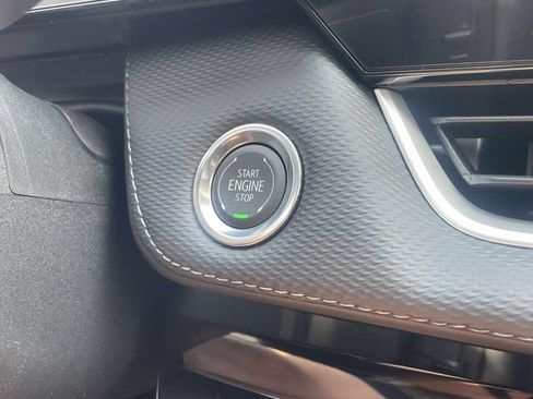 New 2027 Chevrolet Equinox LT w/ Convenience Package II FWD image 18