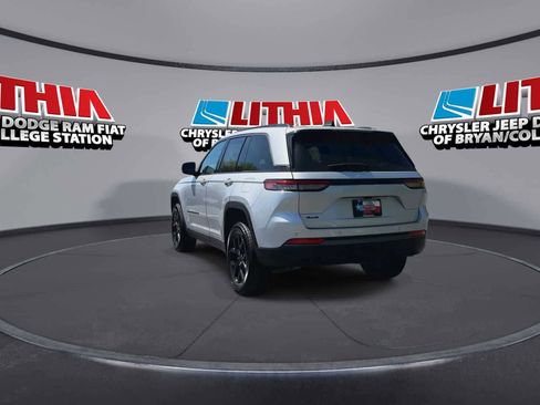 New 2026 Jeep Grand Cherokee Altitude AWD/4WD image 6