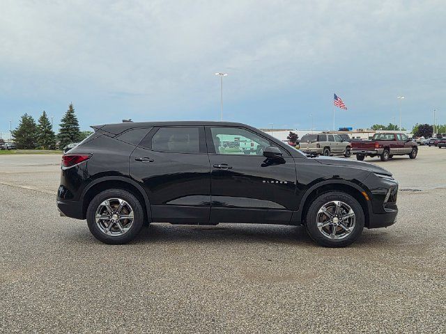 Used 2023 Chevrolet Blazer LT w/ Driver Confidence Package AWD/4WD image 4