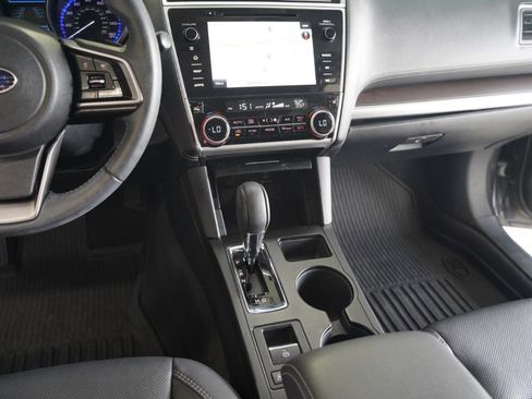 Used 2019 Subaru Outback 3.6R Limited AWD/4WD image 18
