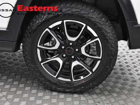 Used 2025 Jeep Compass Trailhawk w/ Trailer Tow Group AWD/4WD image 32