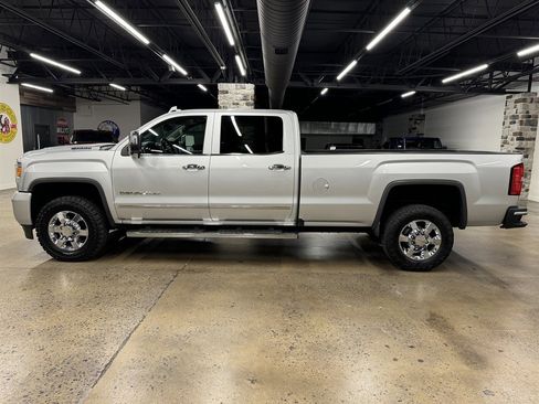 Used 2017 GMC Sierra 3500 Denali w/ Duramax Plus Package image 4