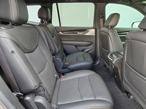 Used 2024 Cadillac XT6 Premium Luxury w/ Technology Package FWD image 30