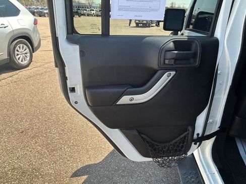 Used 2013 Jeep Wrangler Unlimited Sahara w/ Connectivity Group AWD/4WD image 13