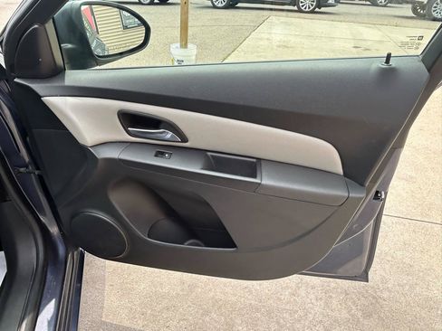 Used 2014 Chevrolet Cruze LS FWD image 16