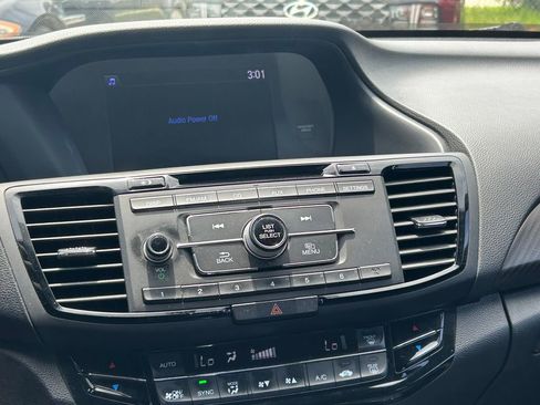 Used 2017 Honda Accord Sport image 19