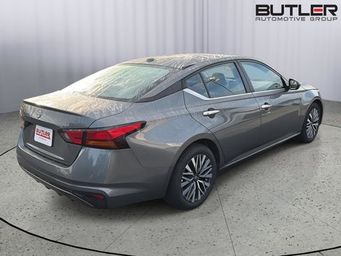 Used 2025 Nissan Altima 2.5 SV FWD image 6