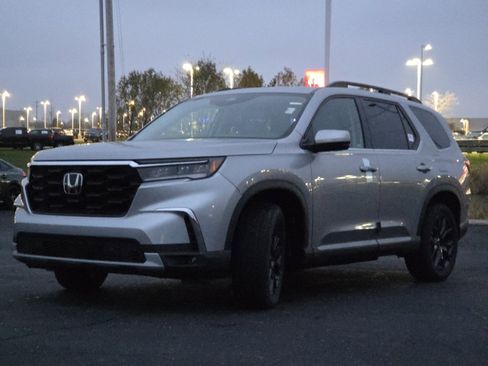 New 2025 Honda Pilot Touring image 16